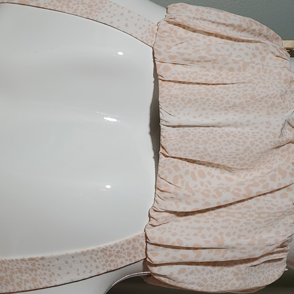 FOREVER 21 Shoulder Strap Crop Top. Off-white w/Peach Animal Print-Side Zip-Sz M - Picture 4 of 10